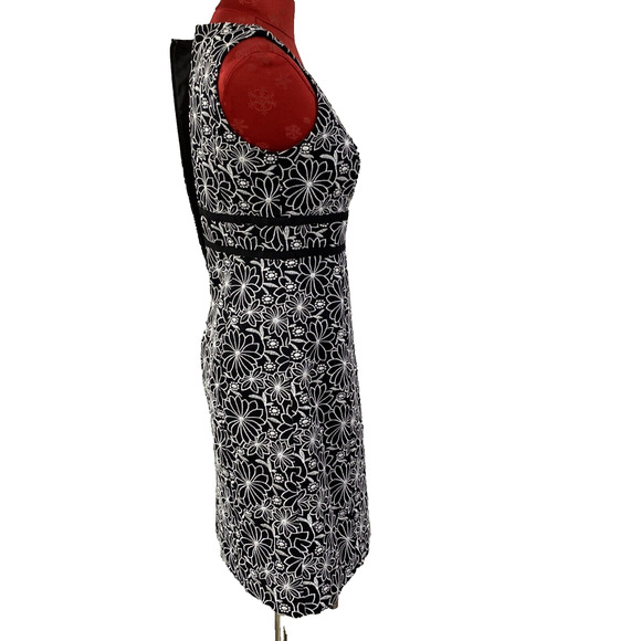 Talbots Black & White Sleeveless Dress Size 6P Empire Waist Embroidered Lined - Picture 7 of 9